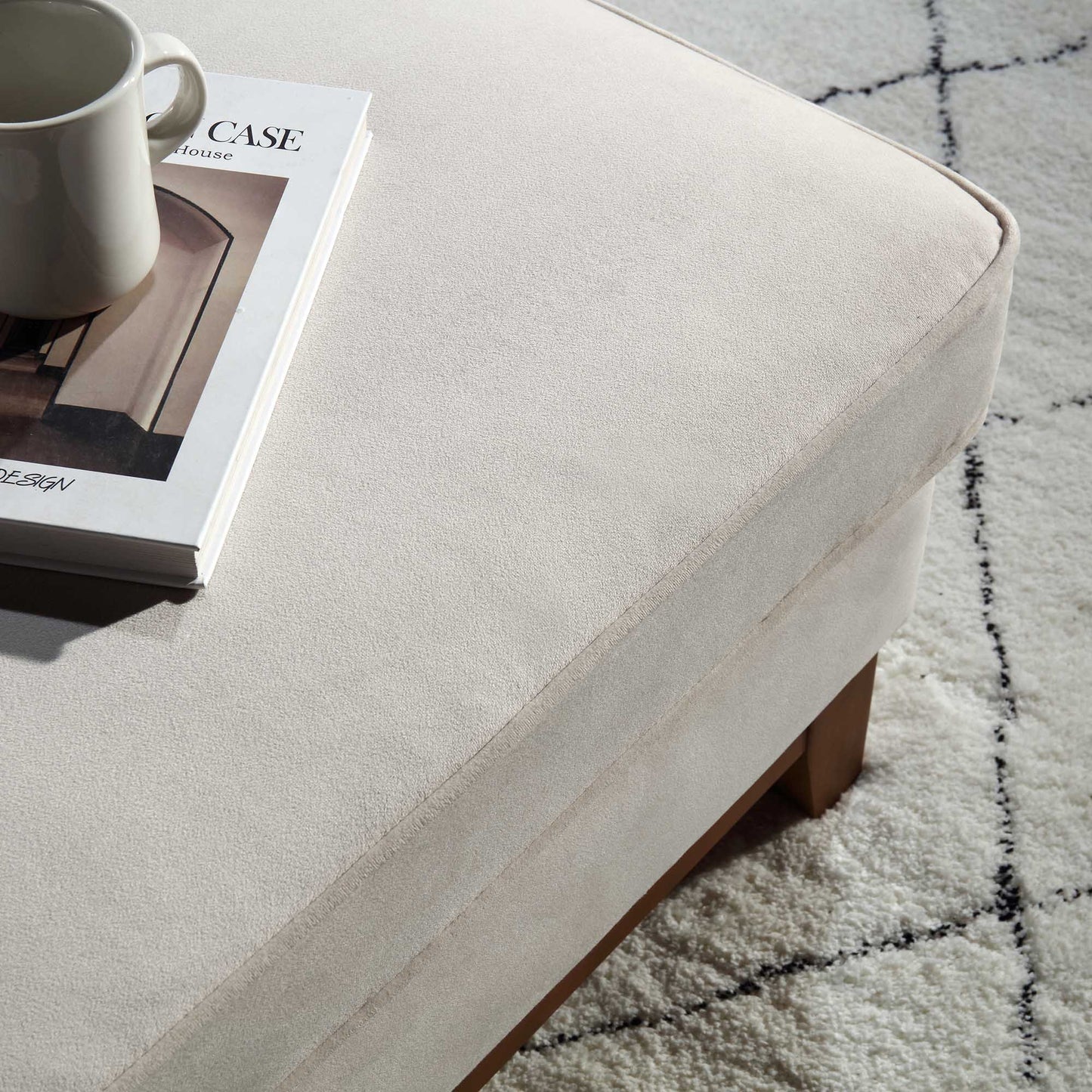 Repose-pieds de rangement en velours champagne Dipley