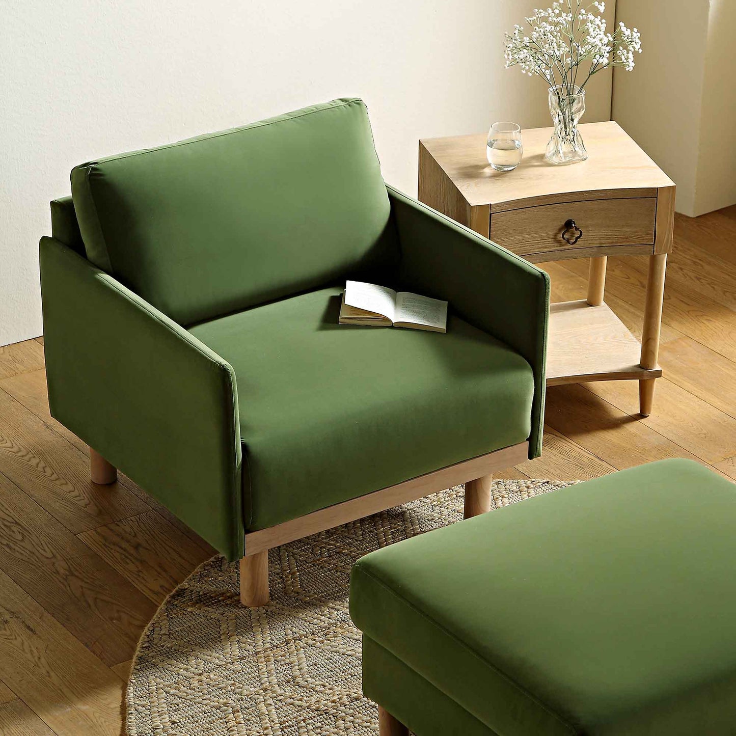 Fauteuil en velours vert fougère Timber