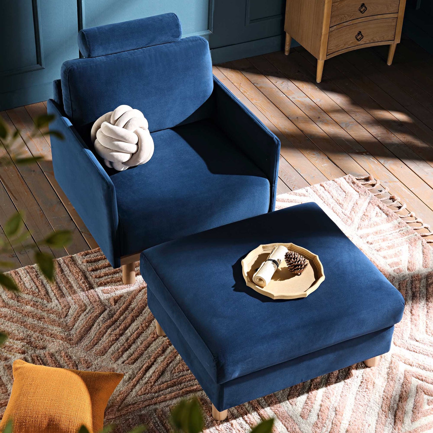Fauteuil Timber en velours bleu marine