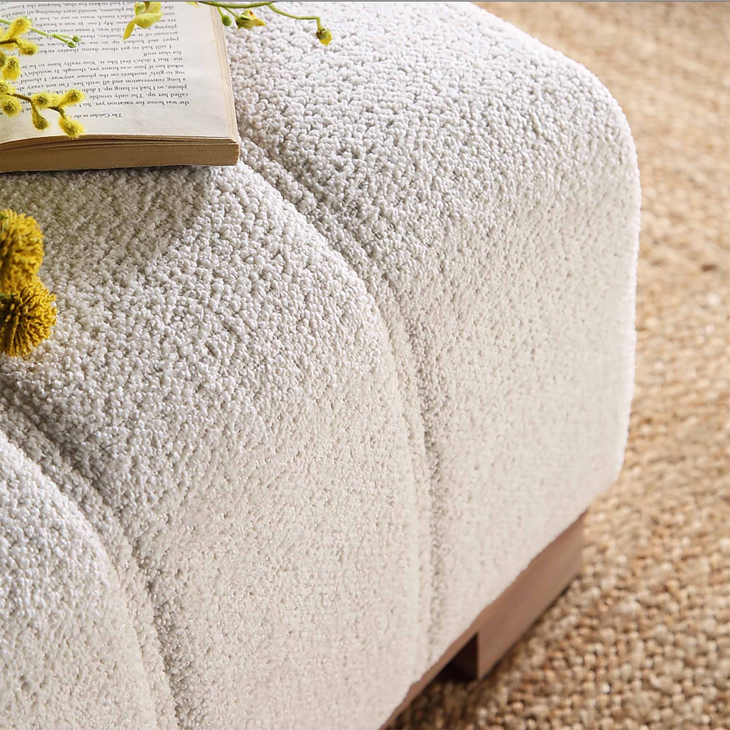 Repose-pieds Belsize Beige Boucle avec base en bois