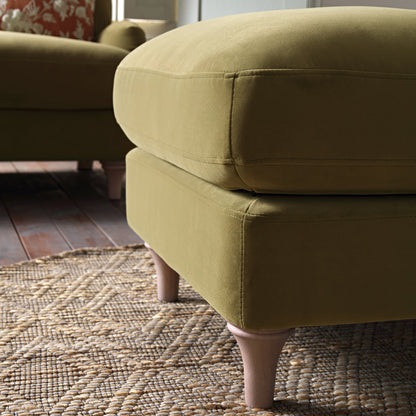 Canapé et repose-pieds en velours Daphnis Fudge