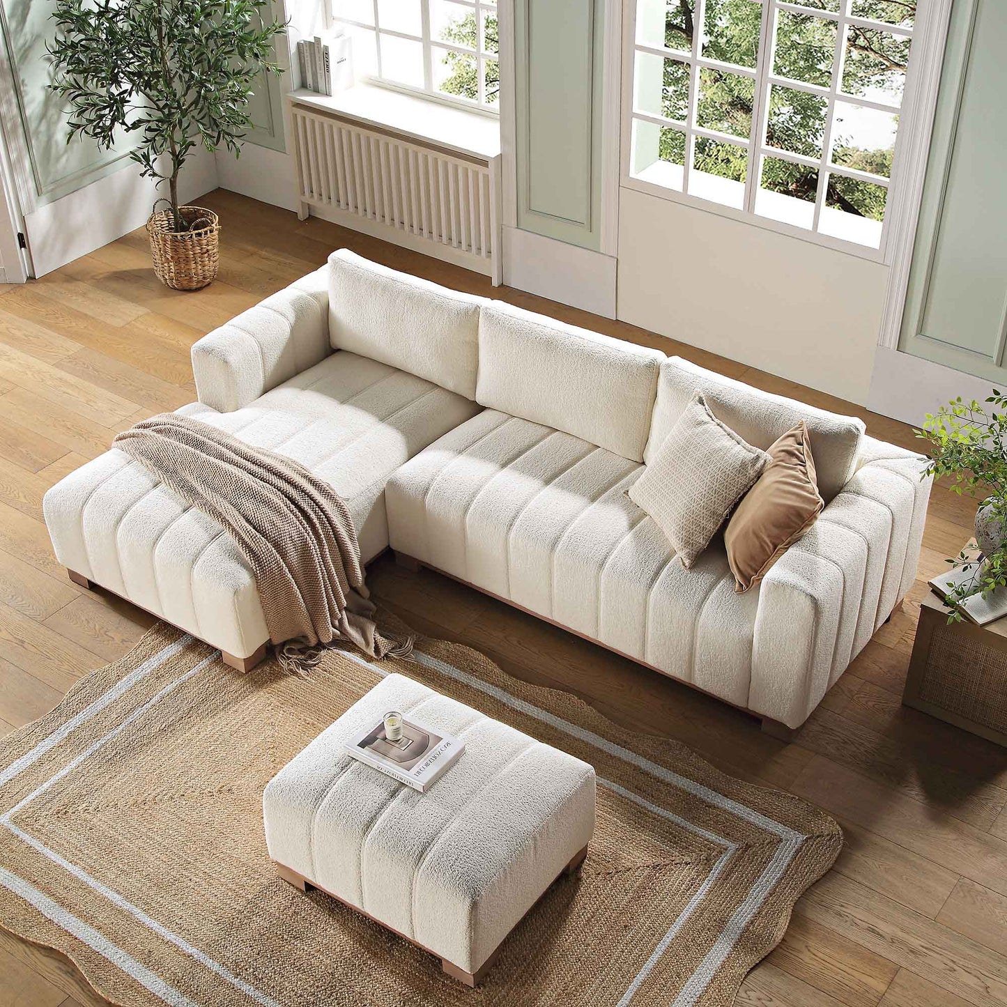 Canapé Belsize beige bouclé avec base en bois, grande méridienne orientée vers la gauche