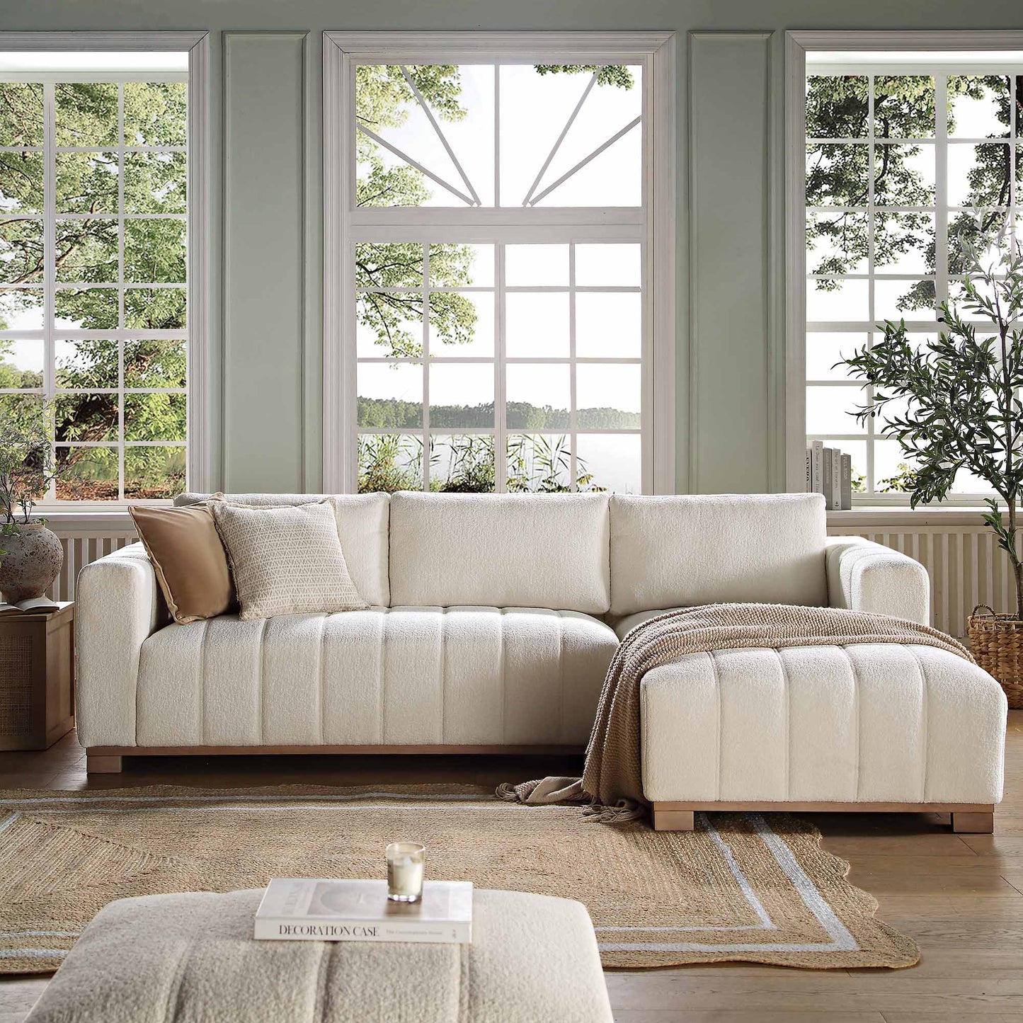 Canapé Belsize beige bouclé avec base en bois, grande méridienne orientée à droite