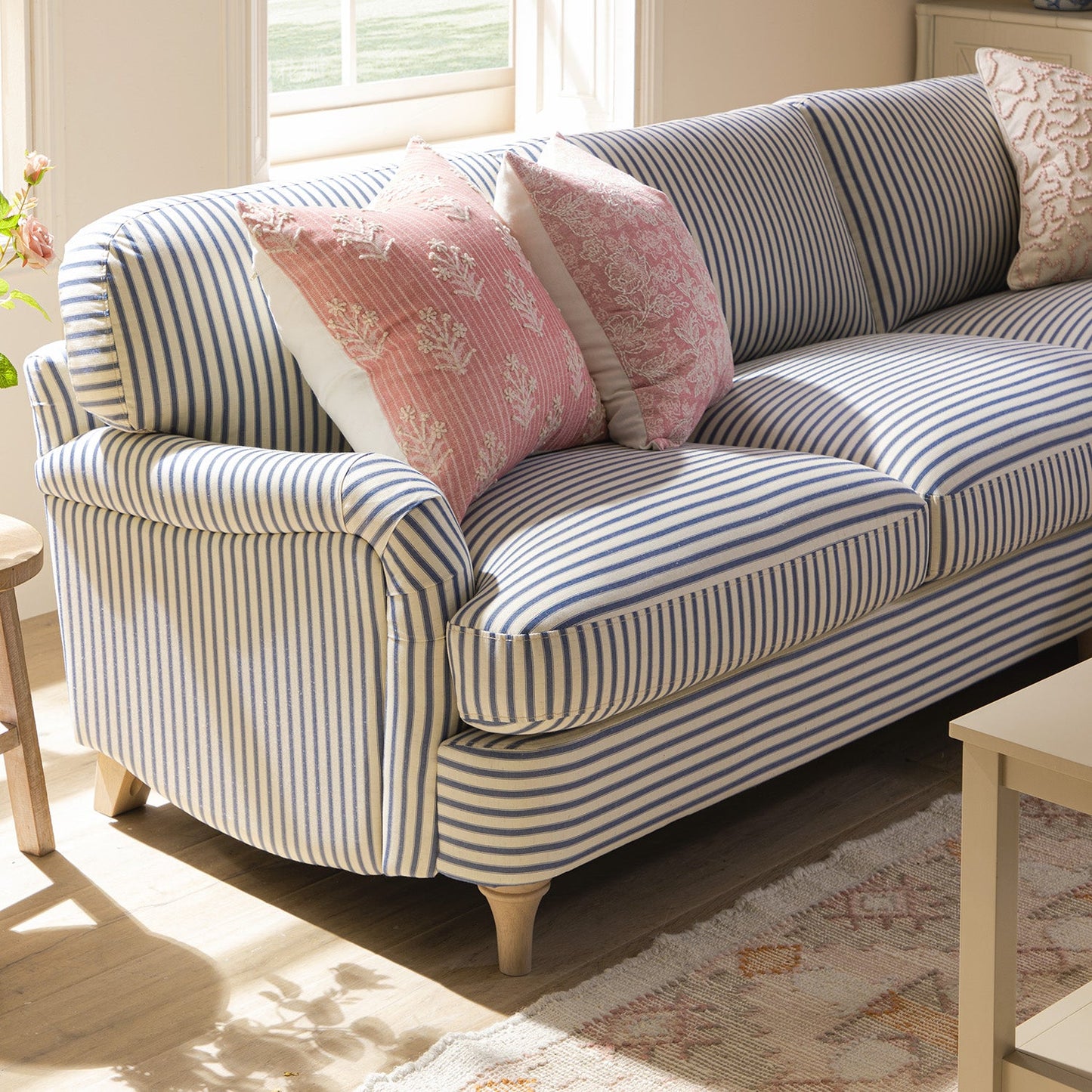 Canapé Daphnis en lin mélangé à rayures bleues, canapé Grande Chaise Longue orienté à droite