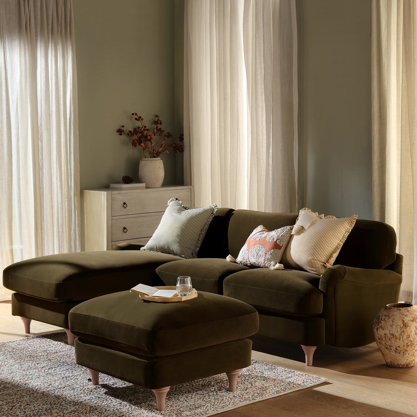 Canapé Daphnis en velours d'algues, grande chaise longue orientée à gauche