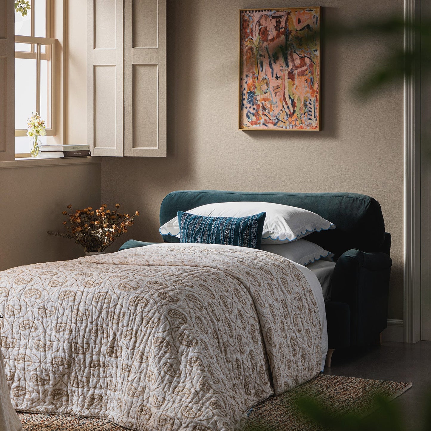 Canapé-lit en velours bleu égéen Daphnis, causeuse