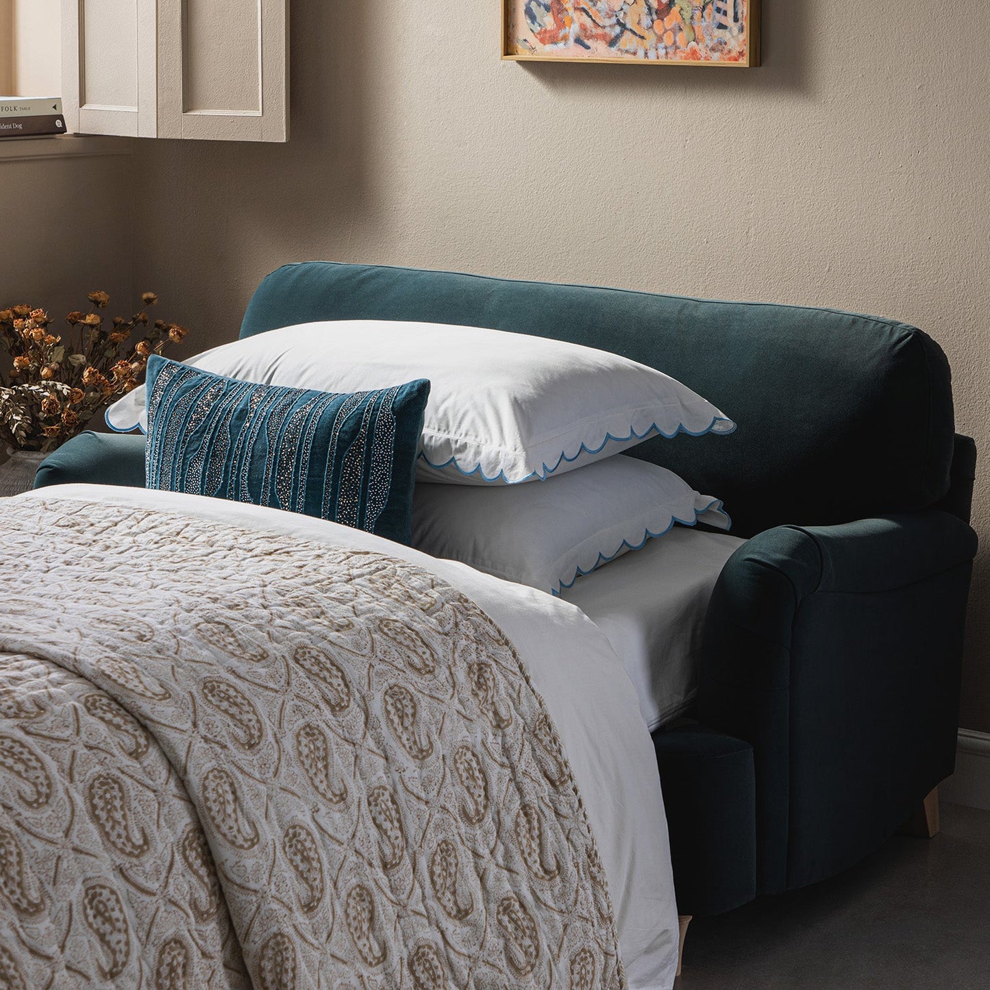 Canapé-lit en velours bleu égéen Daphnis, causeuse