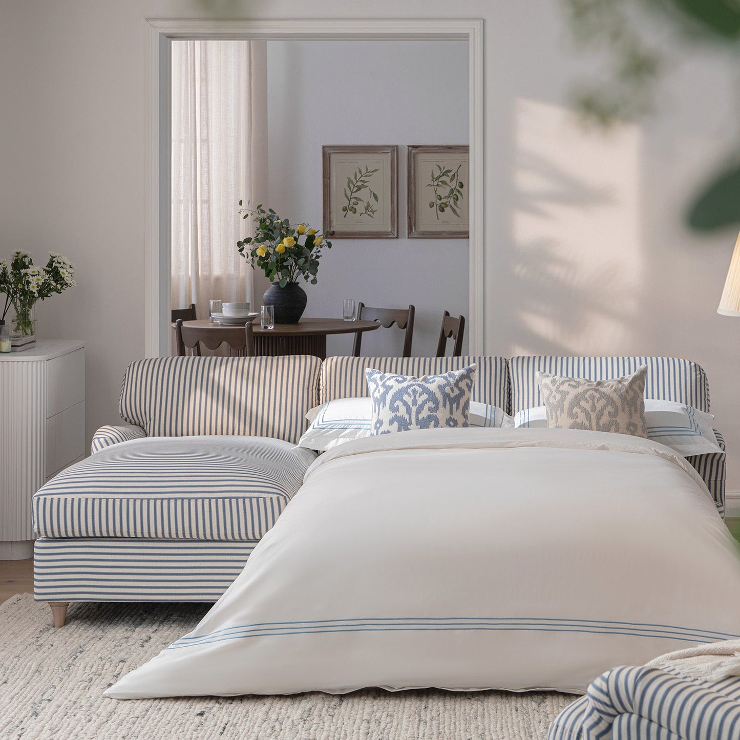 Canapé-lit Daphnis en lin mélangé à rayures bleues, grande méridienne orientée à gauche