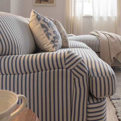 Canapé-lit Daphnis en lin mélangé à rayures bleues, grande méridienne orientée à droite