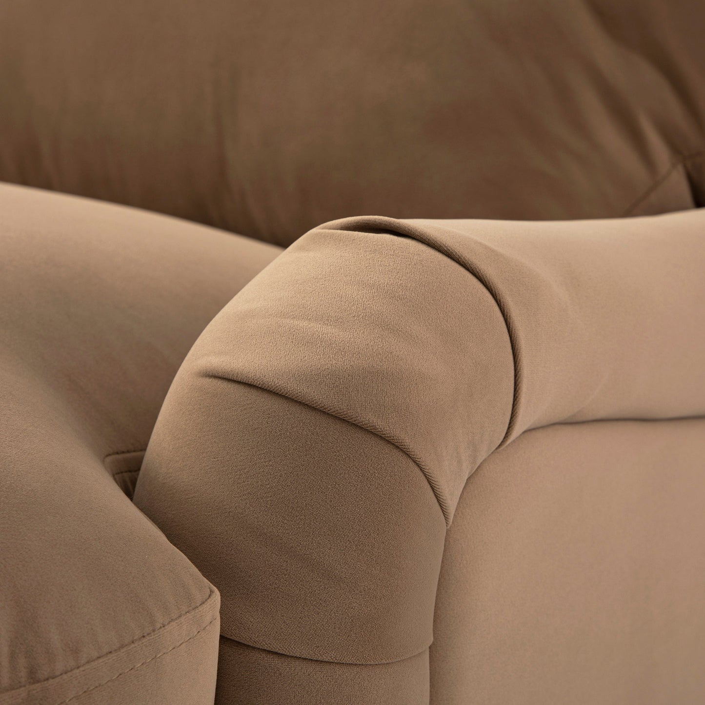 Canapé-lit Daphnis en velours camel, grande méridienne orientée à gauche