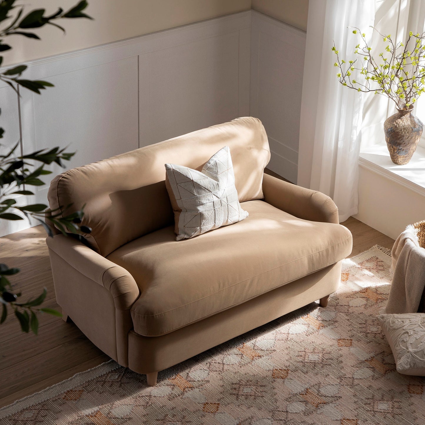 Canapé-lit en velours camel Daphnis, causeuse