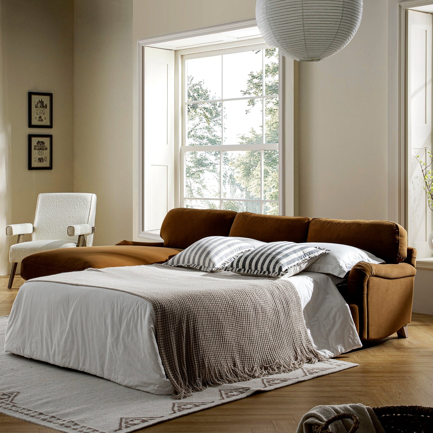 Canapé-lit en velours Daphnis Cinnamon, grande méridienne orientée à gauche