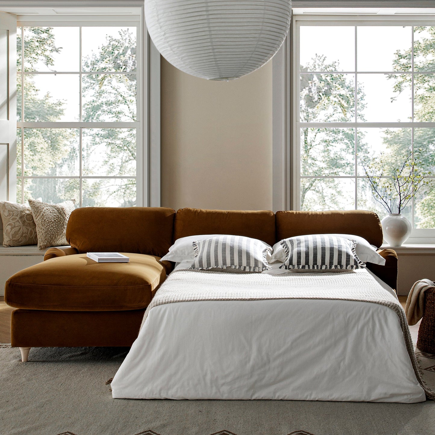 Canapé-lit en velours Daphnis Cinnamon, grande méridienne orientée à gauche