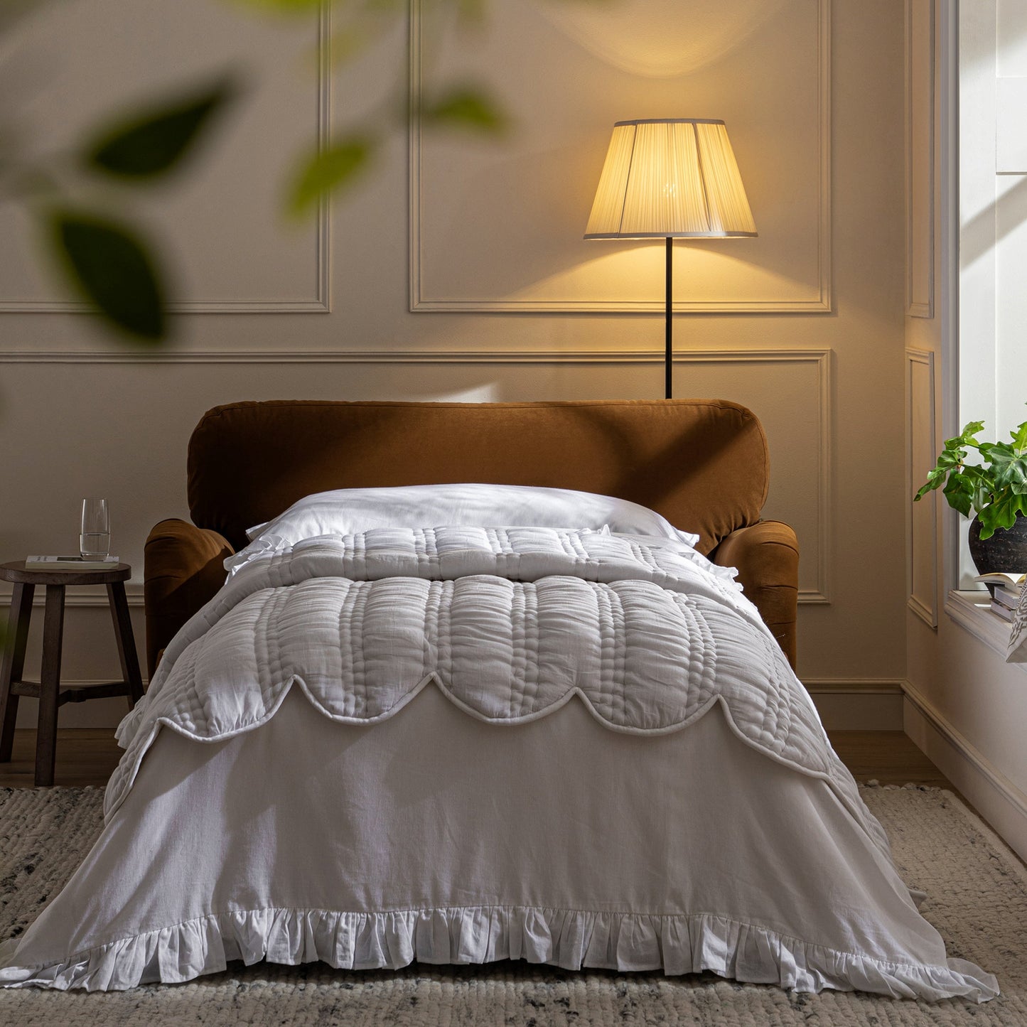 Canapé-lit en velours cannelle Daphnis, causeuse