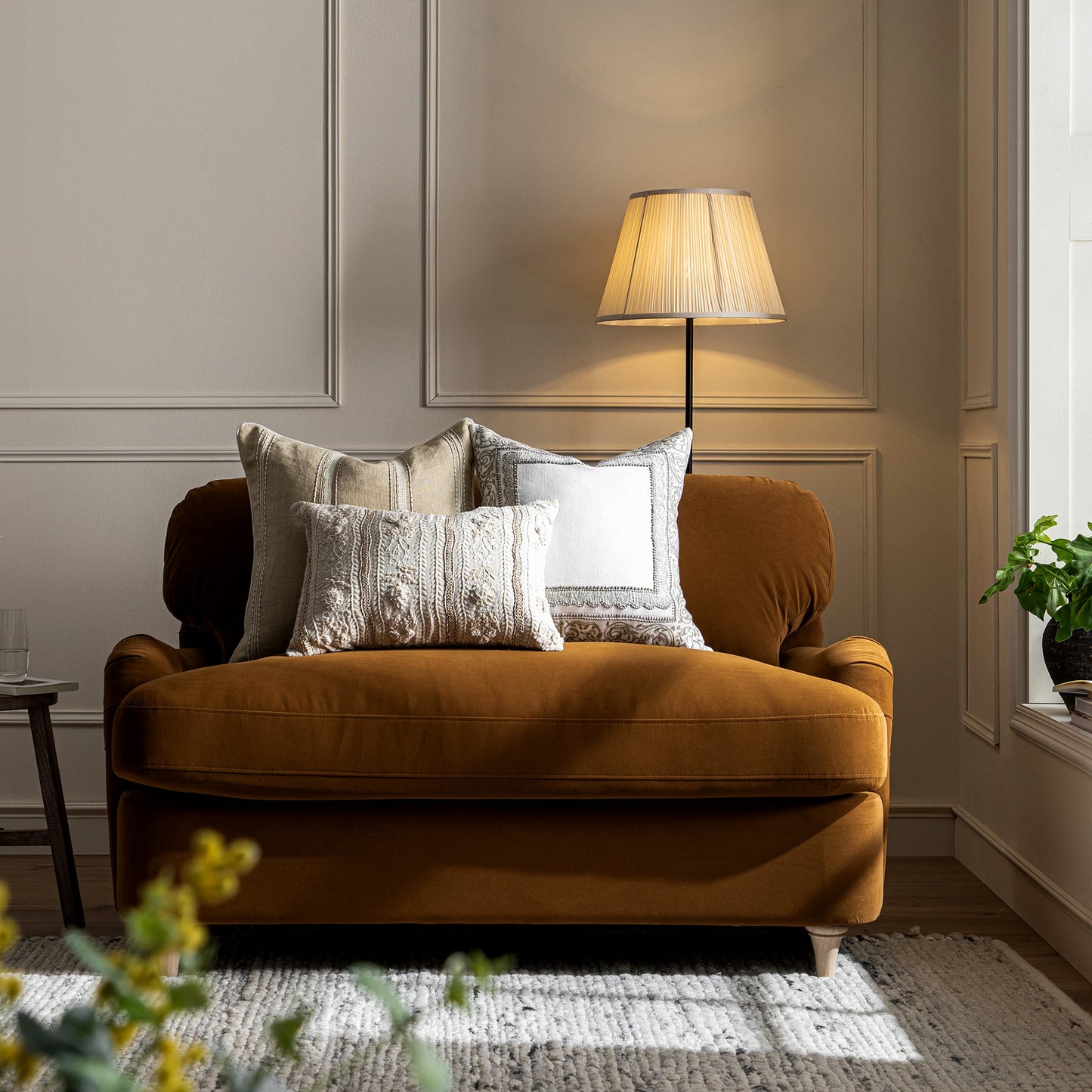 Canapé-lit en velours cannelle Daphnis, causeuse