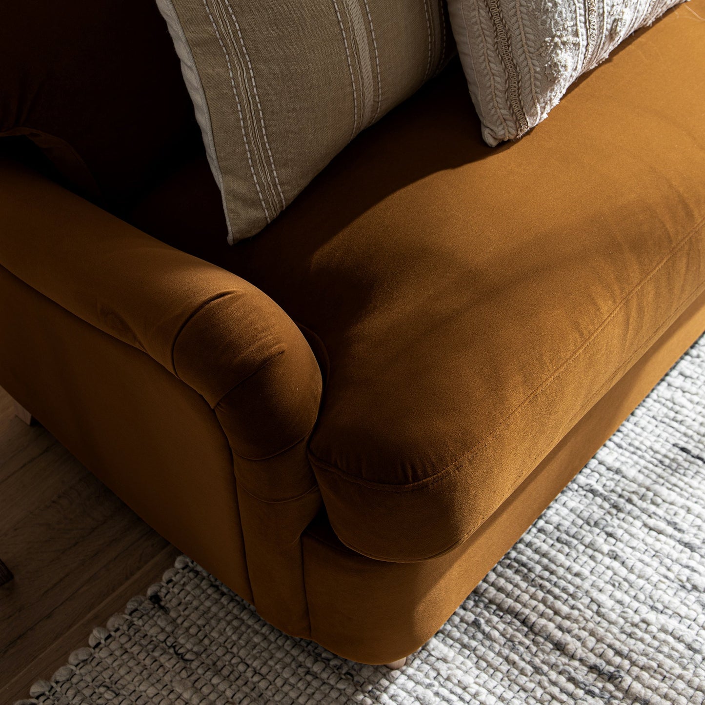 Canapé-lit en velours cannelle Daphnis, causeuse