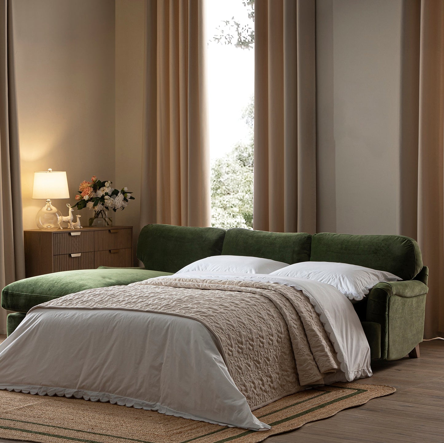 Canapé-lit en velours vert Daphnis Fern, grande méridienne orientée à gauche