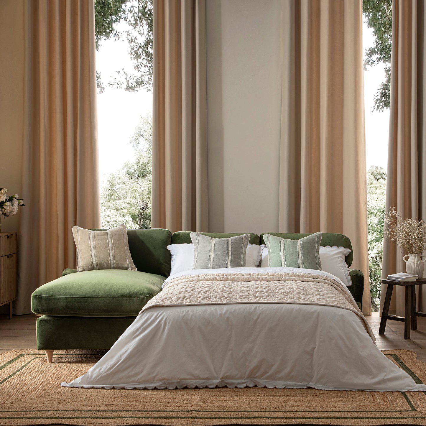 Canapé-lit en velours vert Daphnis Fern, grande méridienne orientée à gauche