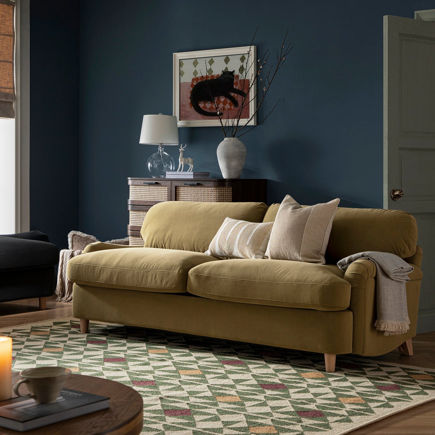 Canapé-lit en velours Daphnis Fudge, grand format 3 places