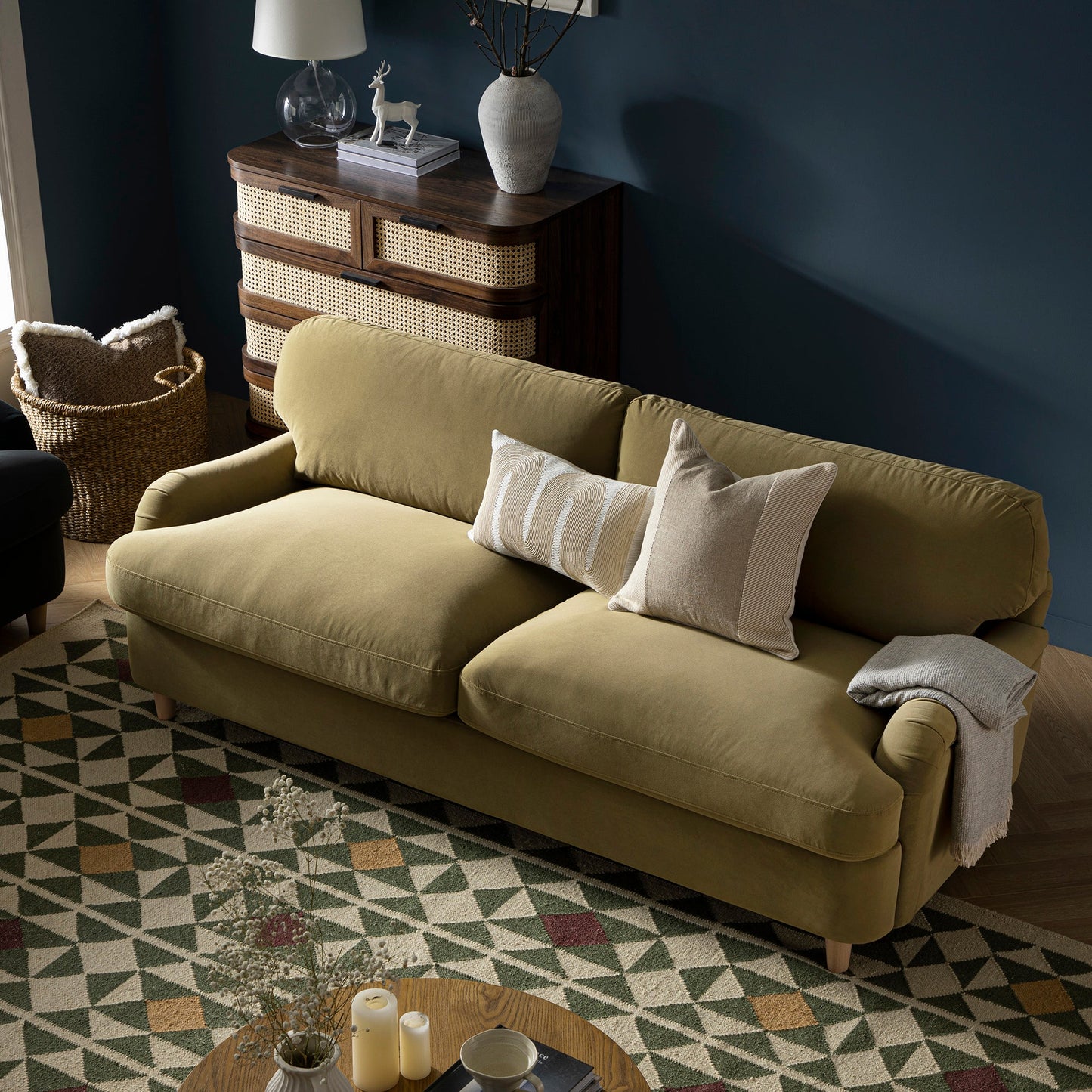 Canapé-lit en velours Daphnis Fudge, grand format 3 places