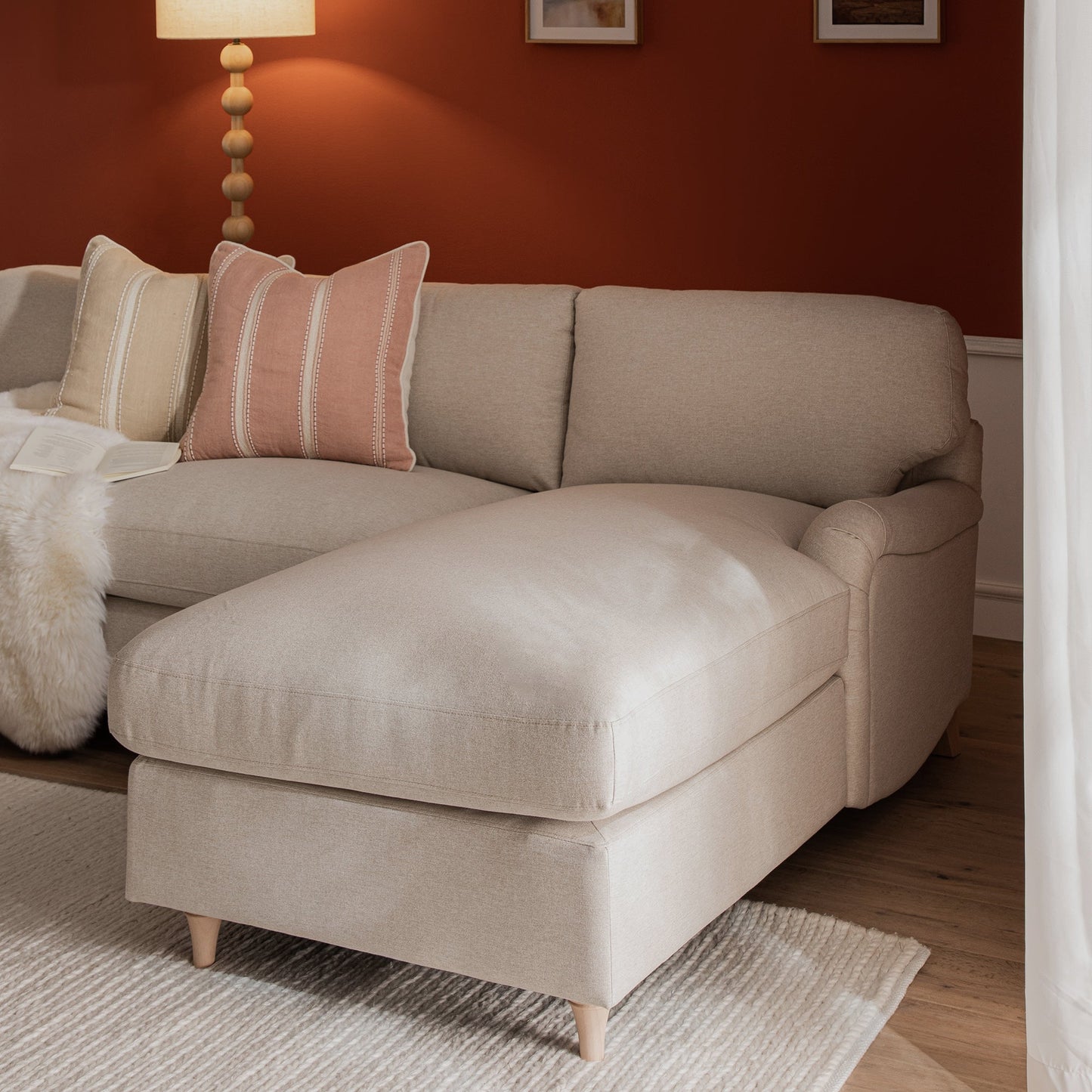 Canapé-lit en tissu Daphnis Oatmeal, grande méridienne orientée à droite