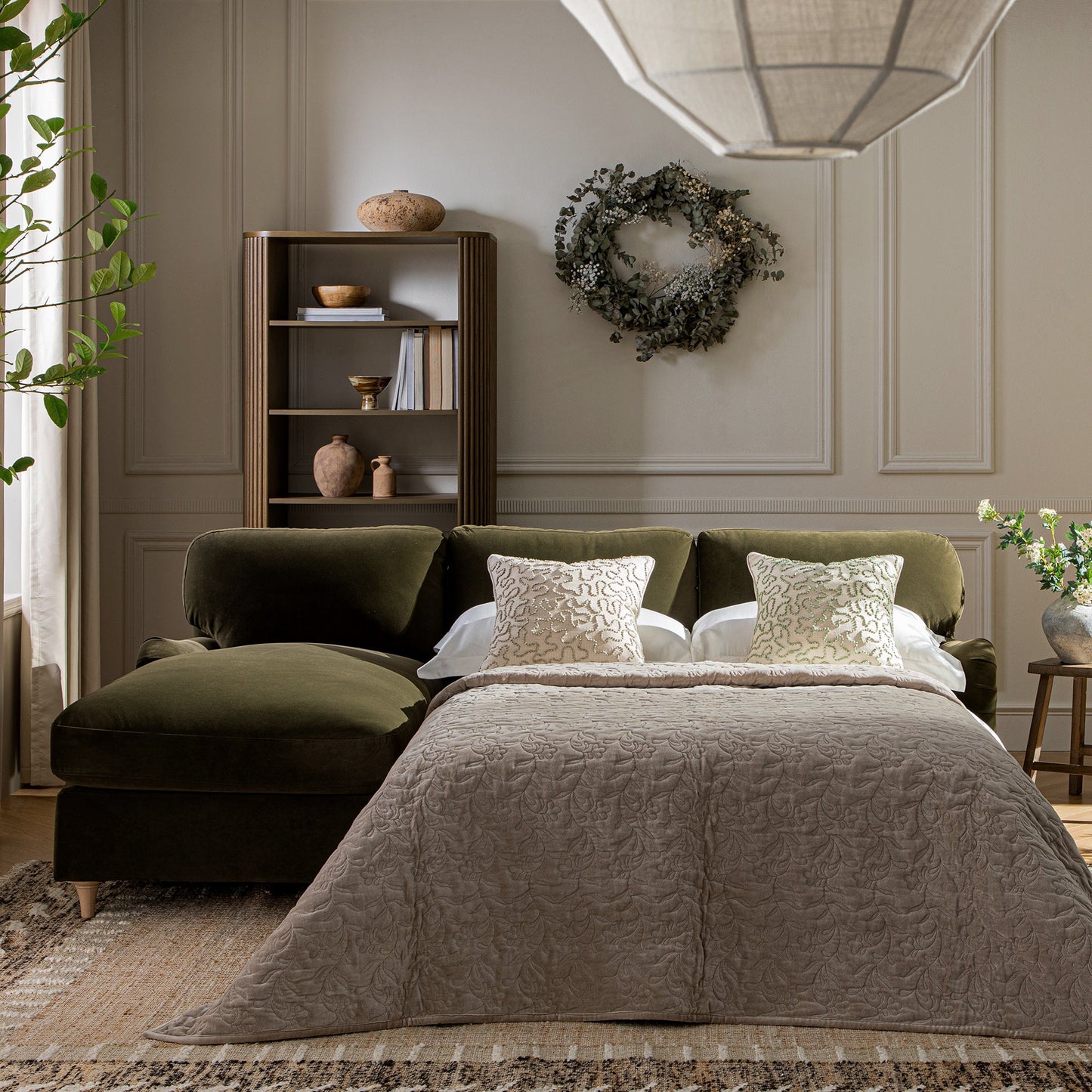 Canapé-lit en velours d'algues Daphnis, grande méridienne orientée à gauche