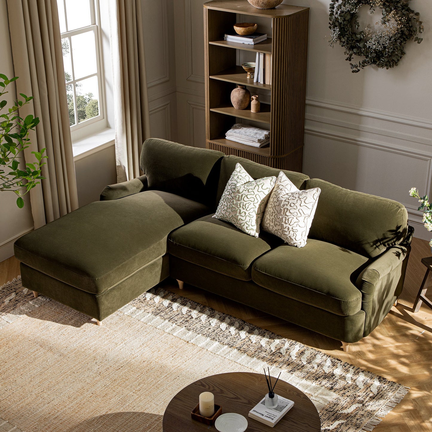 Canapé-lit en velours d'algues Daphnis, grande méridienne orientée à gauche