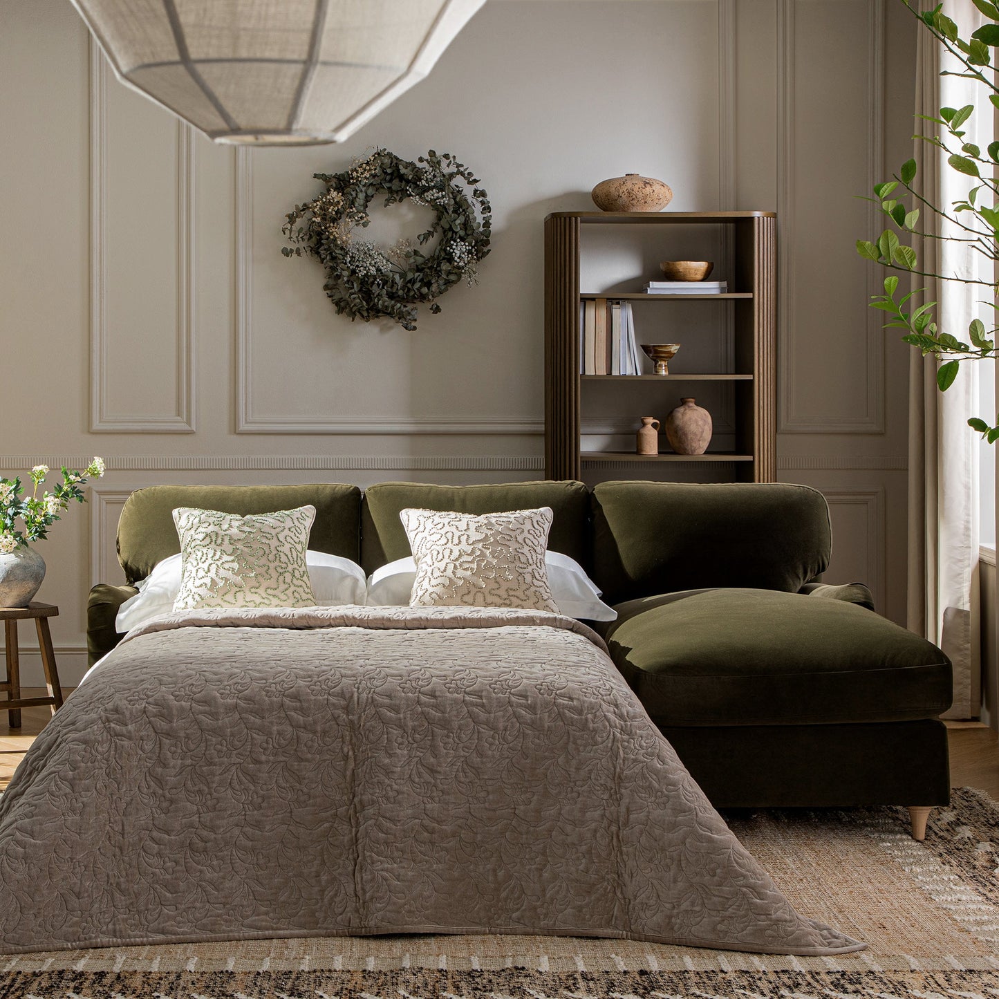 Canapé-lit en velours d'algues Daphnis, grande méridienne orientée à droite