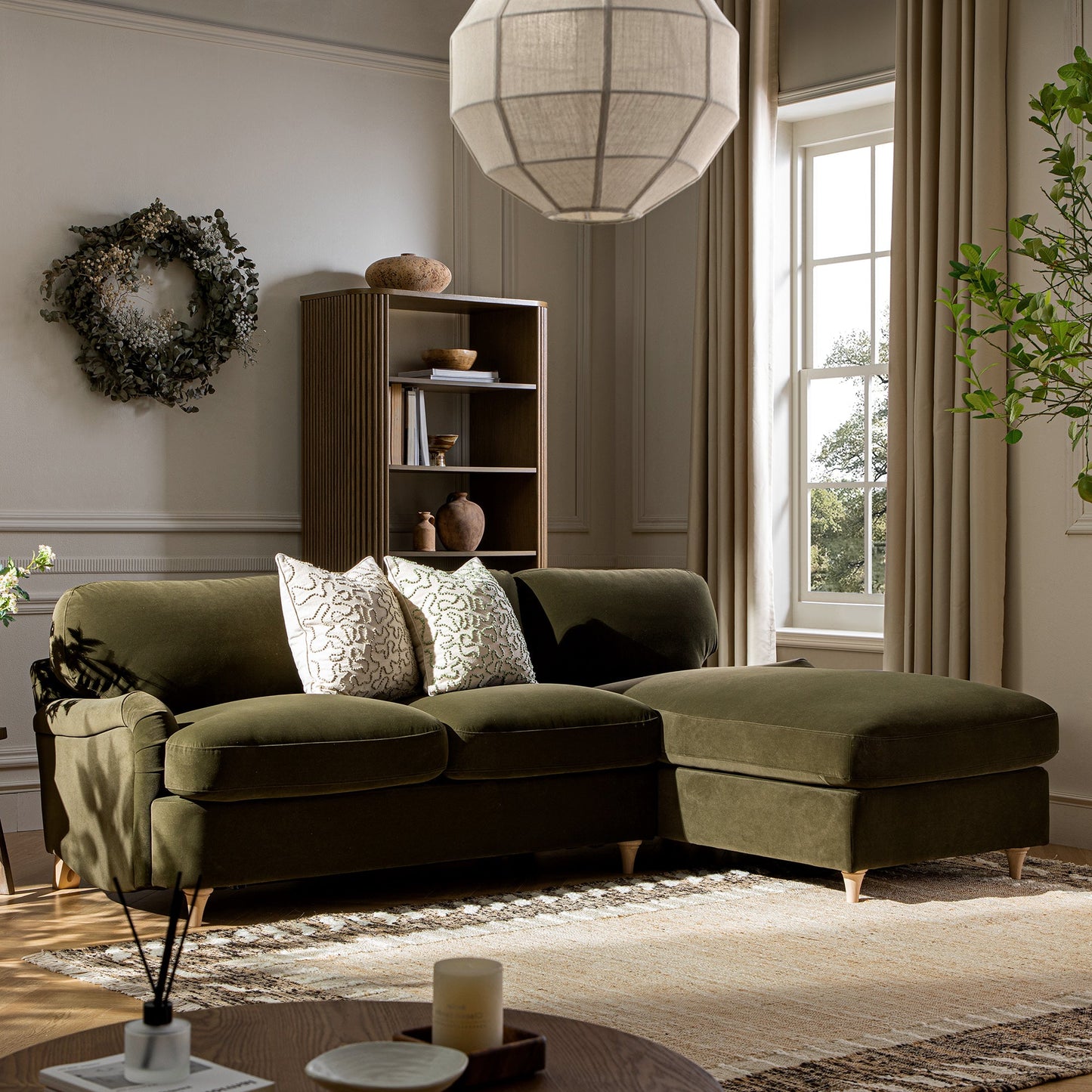 Canapé-lit en velours d'algues Daphnis, grande méridienne orientée à droite