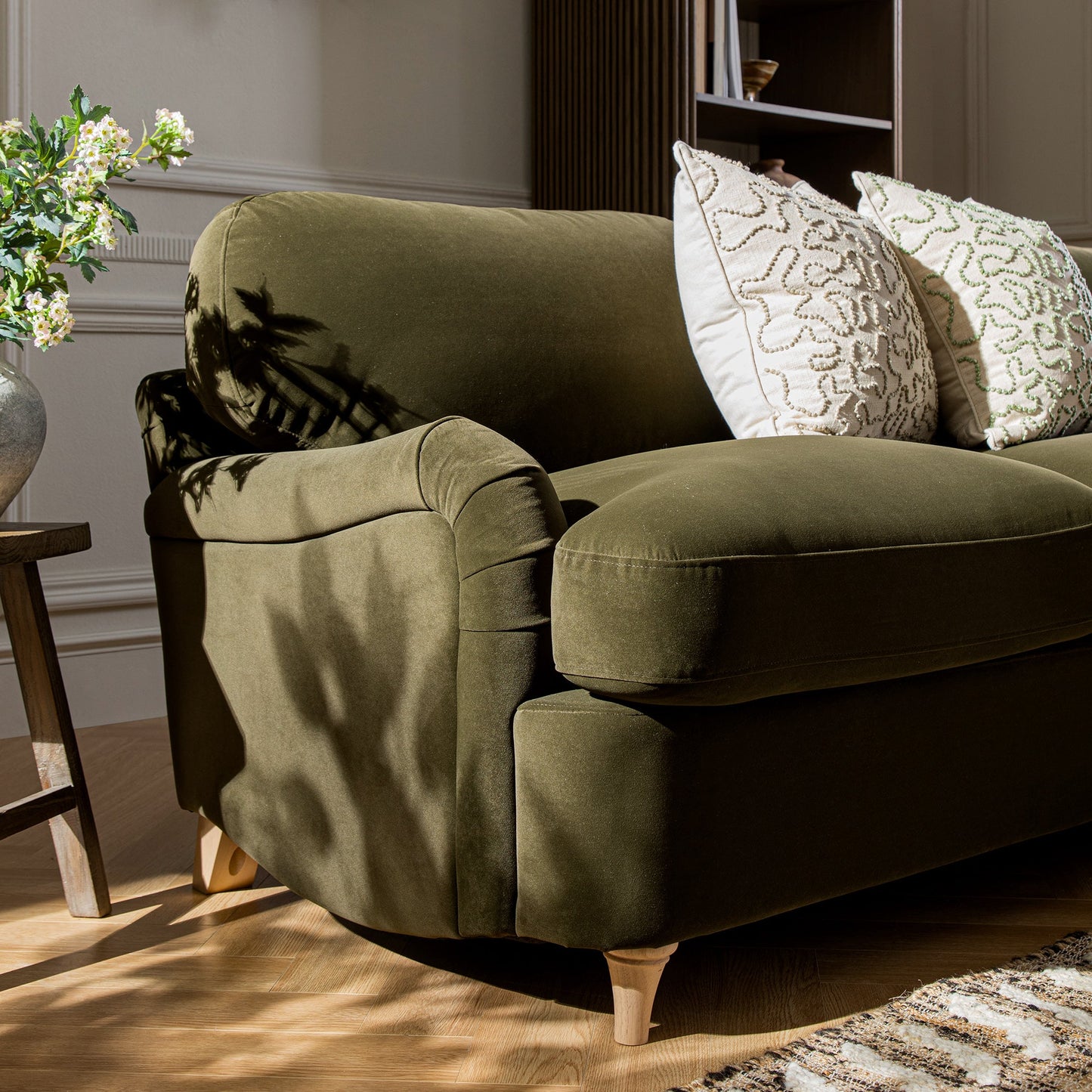 Canapé-lit en velours d'algues Daphnis, grande méridienne orientée à droite