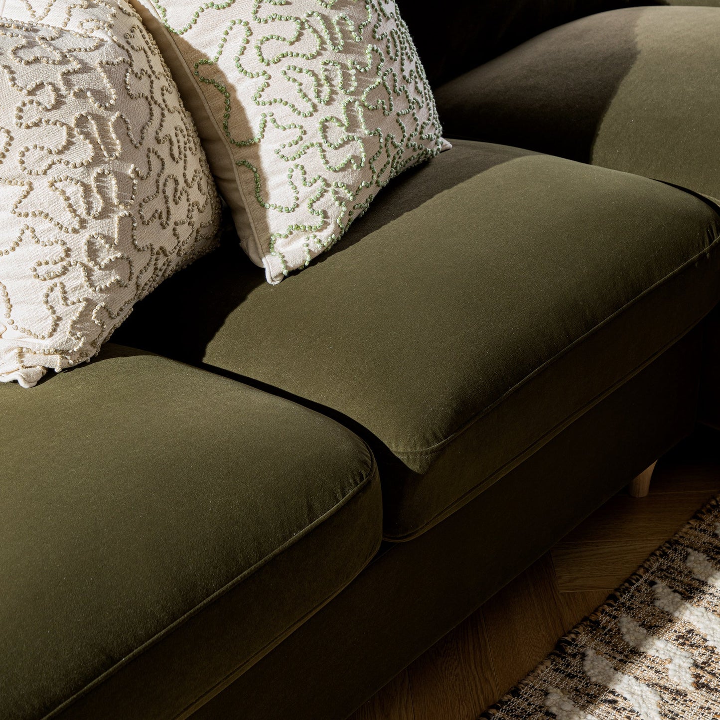 Canapé-lit en velours d'algues Daphnis, grande méridienne orientée à droite