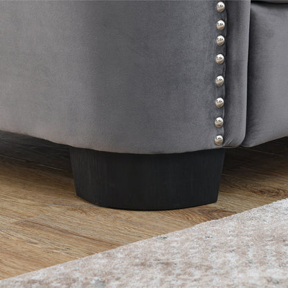 Canapé 2 places moderne en velours gris de 150 cm avec dossier capitonné et accoudoirs cloutés