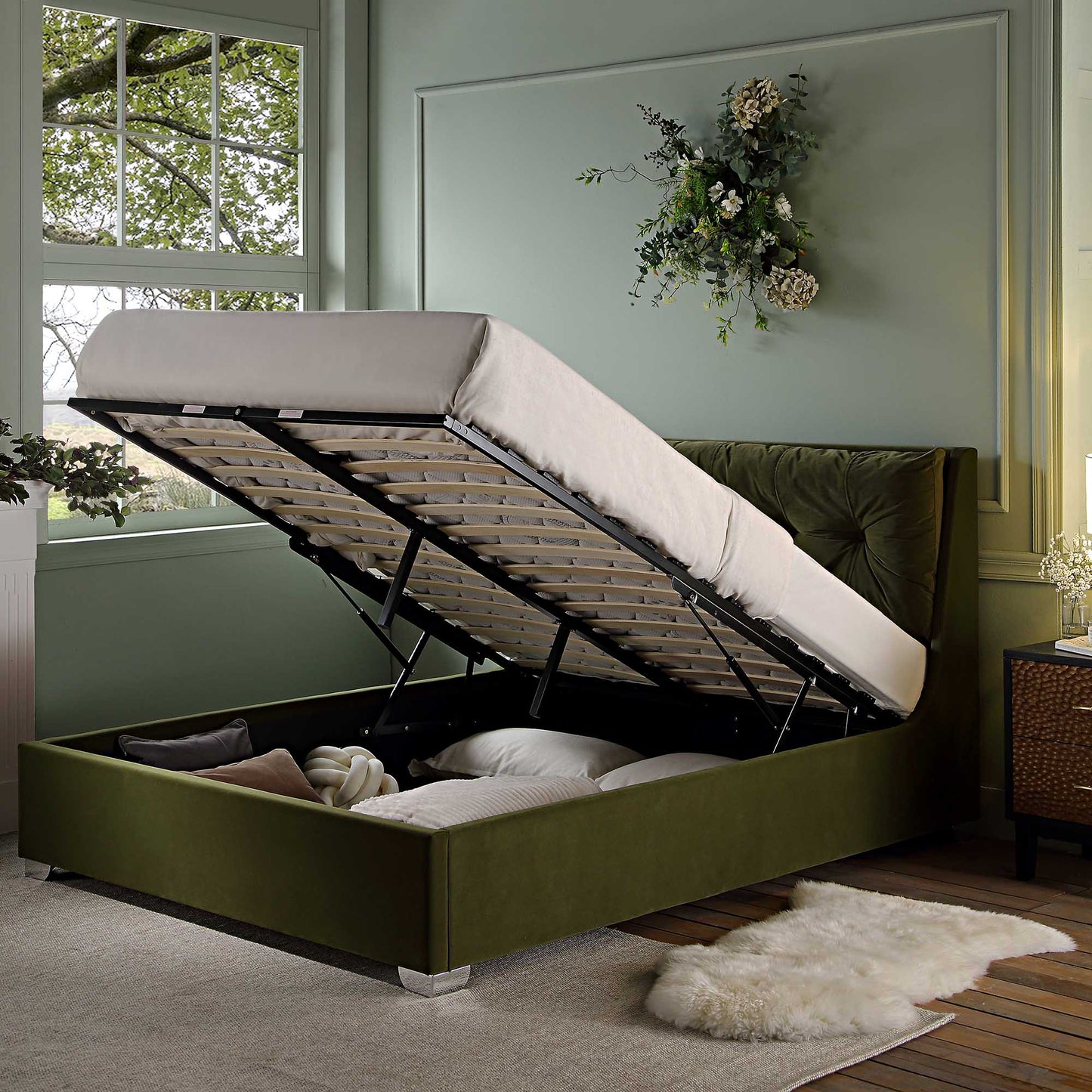 Lit ottoman de rangement en velours vert mousse Hadley