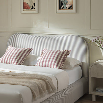 Lit coffre ottoman en tissu rayé taupe clair avec tête de lit incurvée Egerie