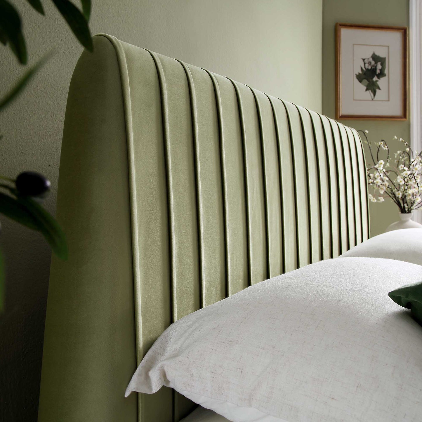 Lit de rangement ottoman plissé Helia, velours lichen