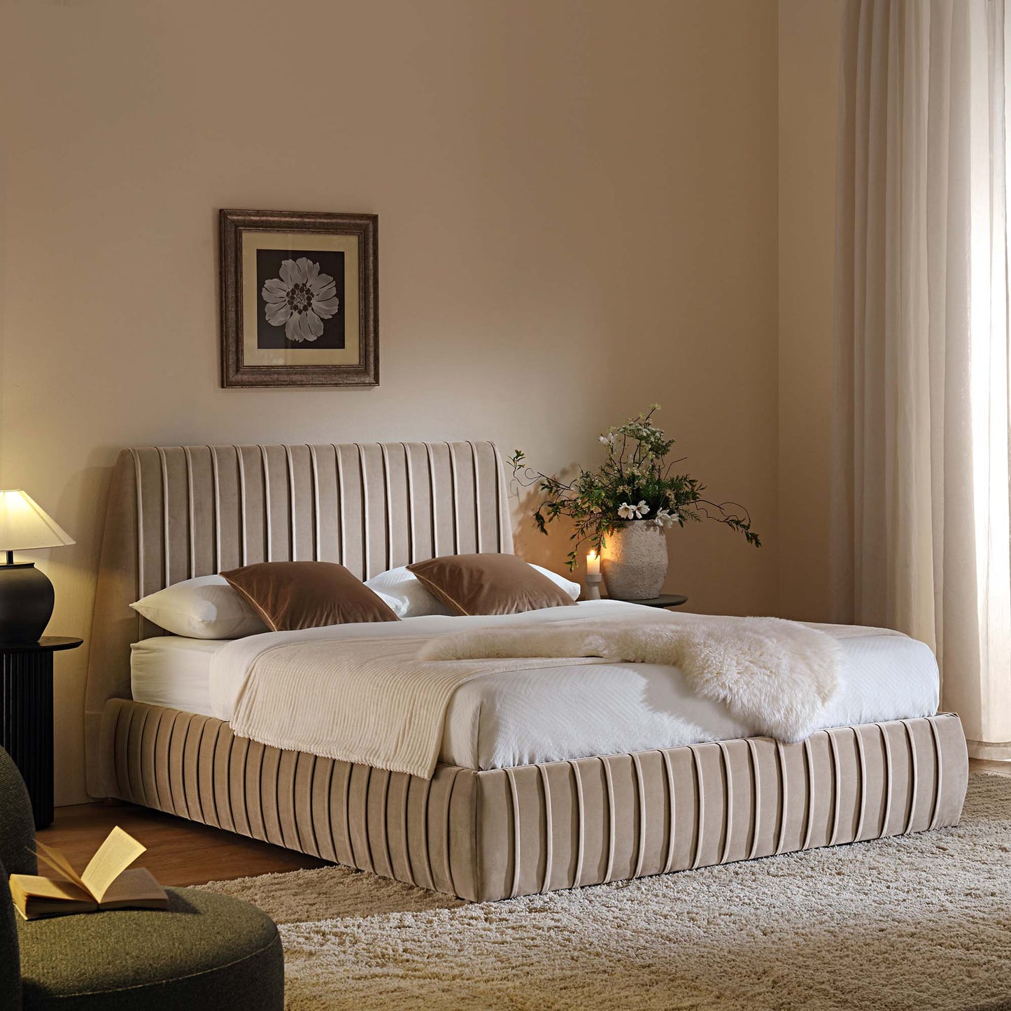 Lit coffre ottoman plissé Helia, velours taupe