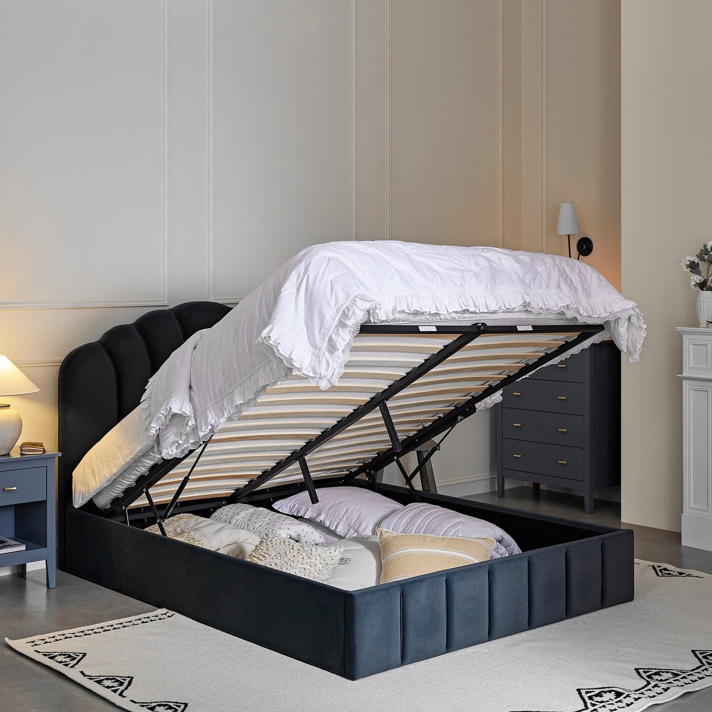 Lit coffre ottoman Hana, velours bleu égéen