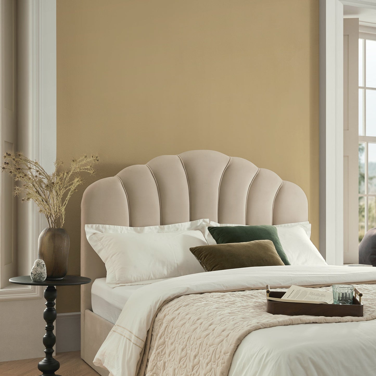 Lit coffre ottoman Hana, velours pierre chaud