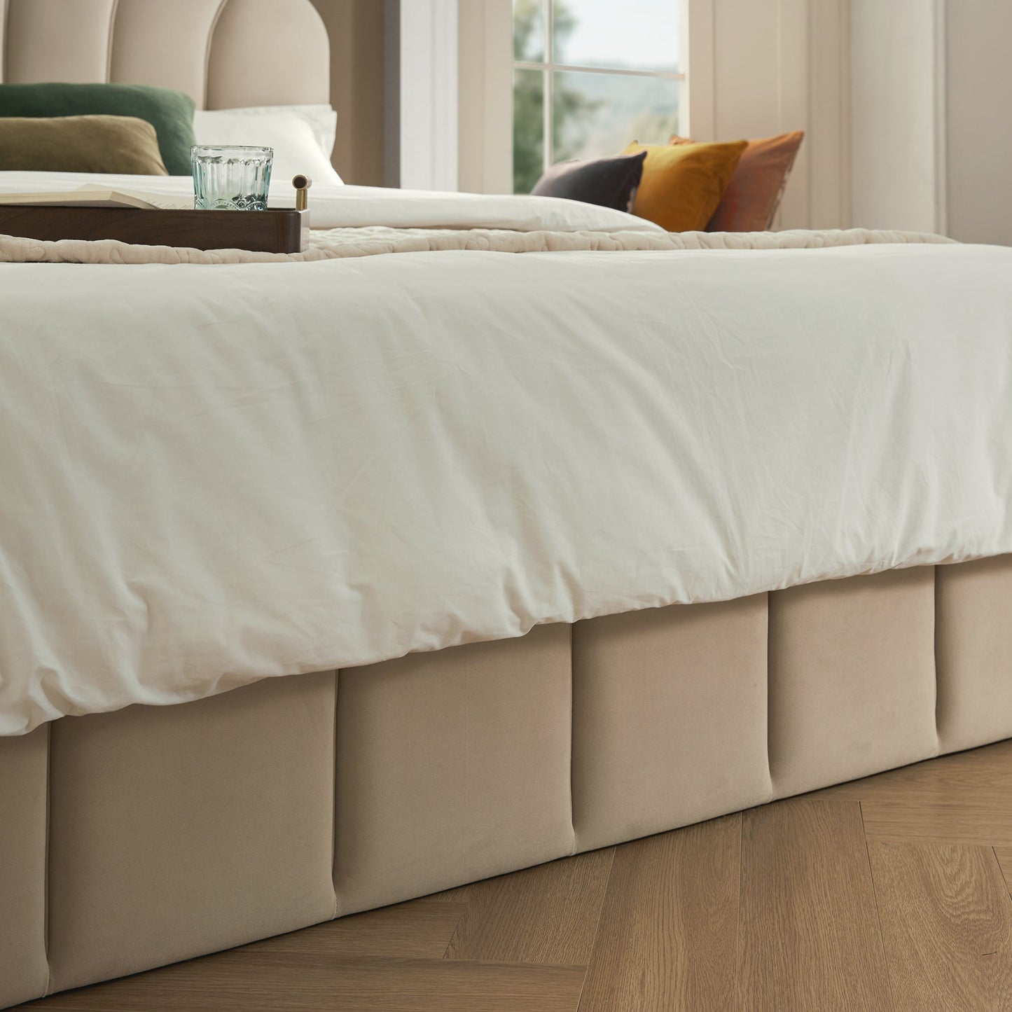 Lit coffre ottoman Hana, velours pierre chaud