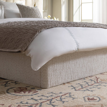 Lit coffre ottoman surdimensionné Tremezzo, tissu texturé beige