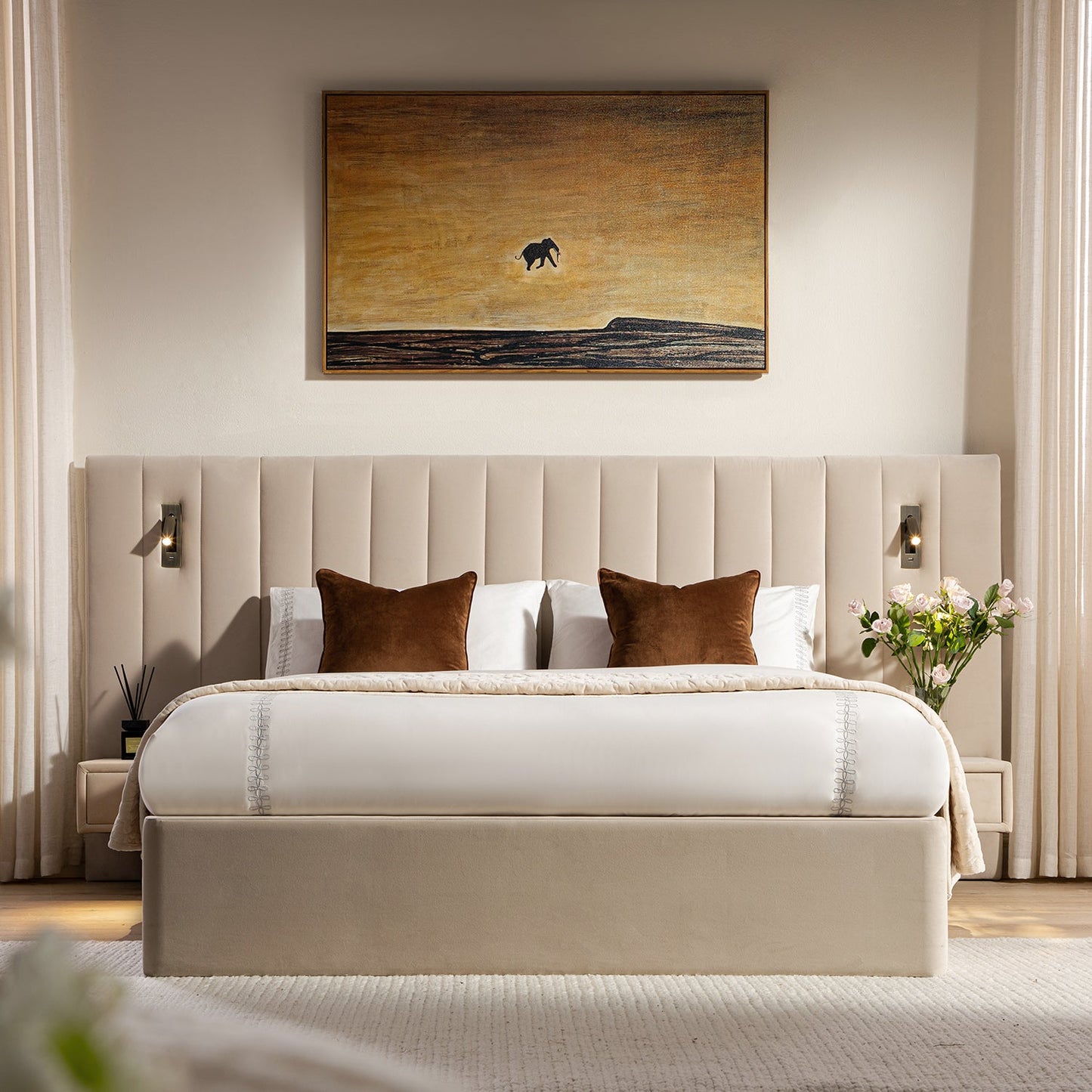 Lit coffre ottoman surdimensionné Tremezzo, velours champagne