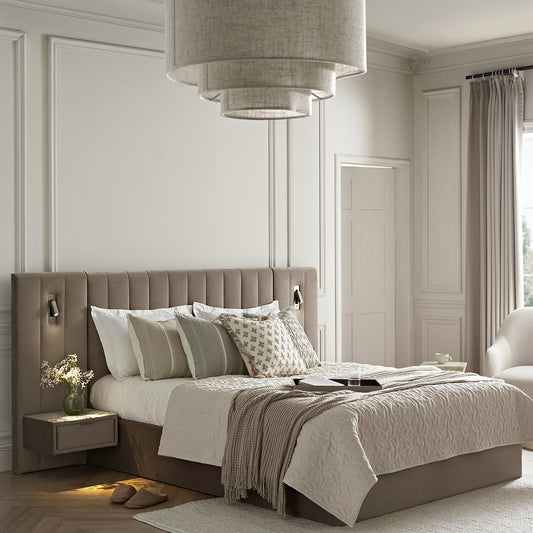 Lit coffre ottoman surdimensionné Tremezzo, velours taupe