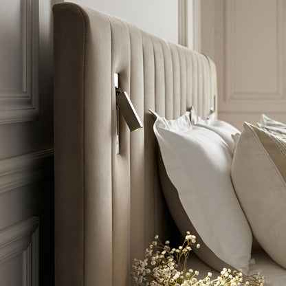 Lit coffre ottoman surdimensionné Tremezzo, velours taupe