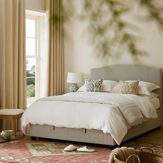 Lit ottoman rembourré Chilworth, mélange de lin à rayures bleues