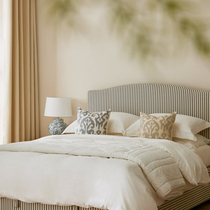 Lit ottoman rembourré Chilworth, mélange de lin à rayures bleues