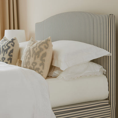 Lit ottoman rembourré Chilworth, mélange de lin à rayures bleues