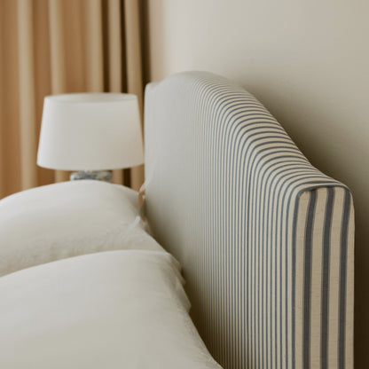 Lit ottoman rembourré Chilworth, mélange de lin à rayures bleues