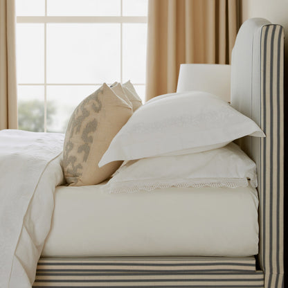 Lit ottoman rembourré Chilworth, mélange de lin à rayures bleues