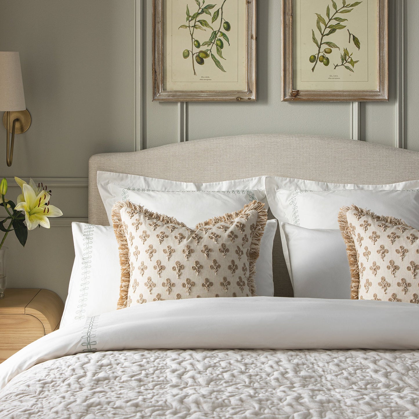 Lit ottoman de rangement rembourré Chilworth, tissu tissé ivoire