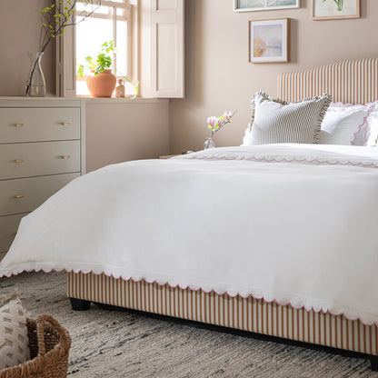 Lit coffre ottoman rembourré Chilworth, mélange de lin à rayures ocres